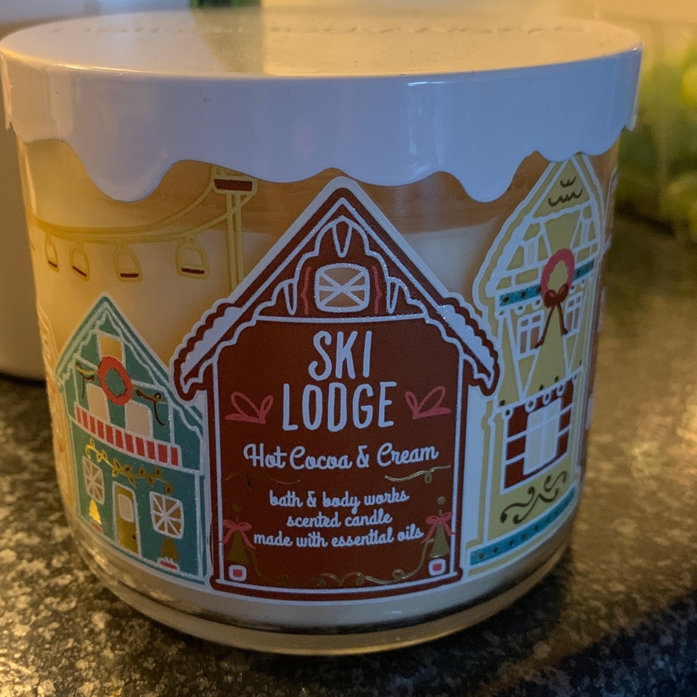 BRAND NEW BATH & BODY WORKS CANDLE